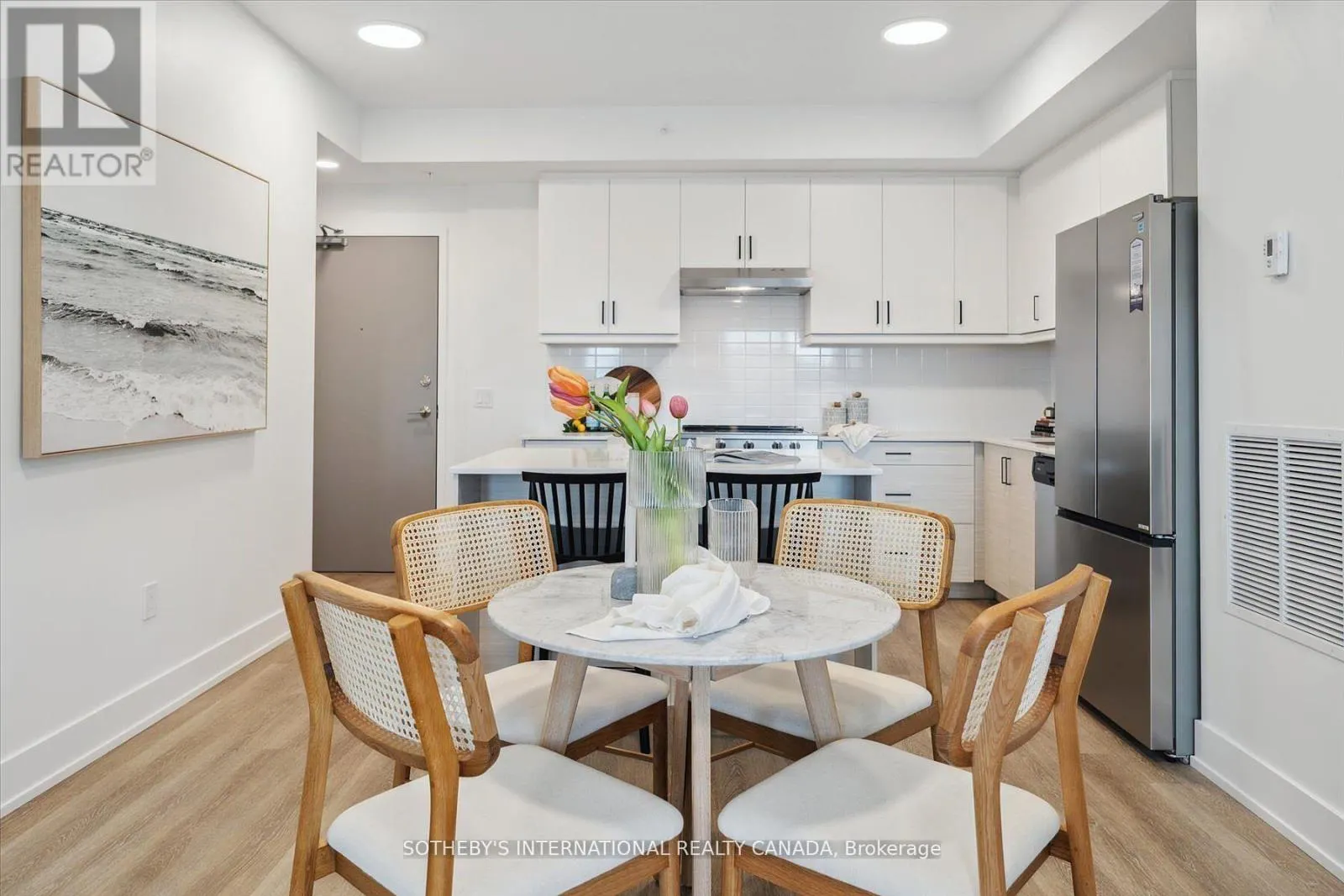 306 - 19B WEST STREET N