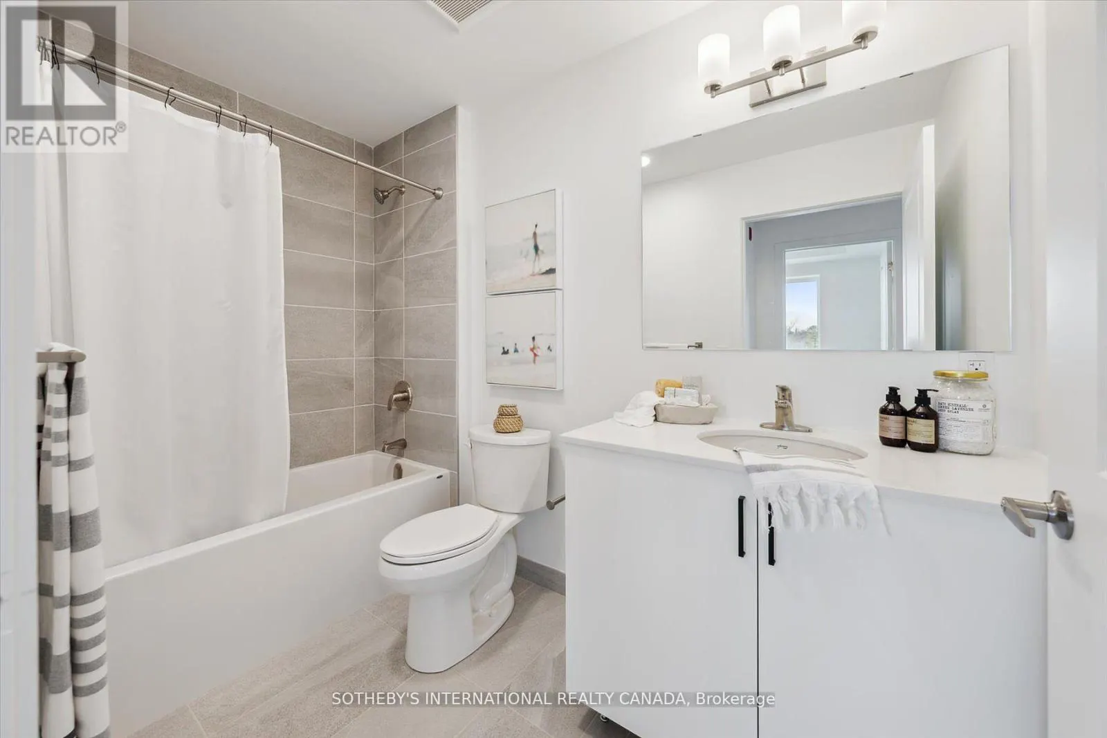 306 - 19B WEST STREET N