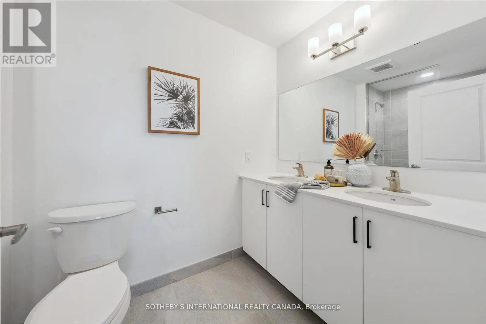 306 - 19B WEST STREET N