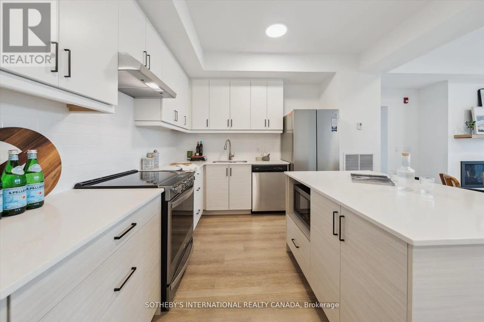 306 - 19B WEST STREET N