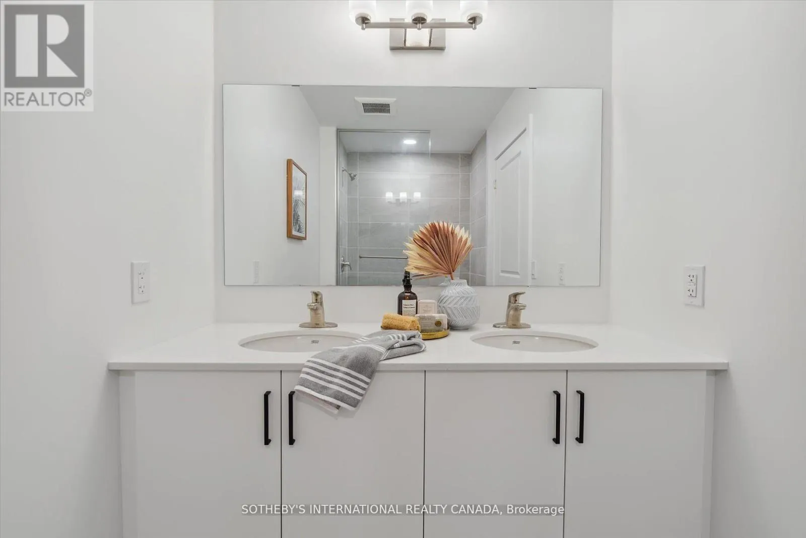 306 - 19B WEST STREET N