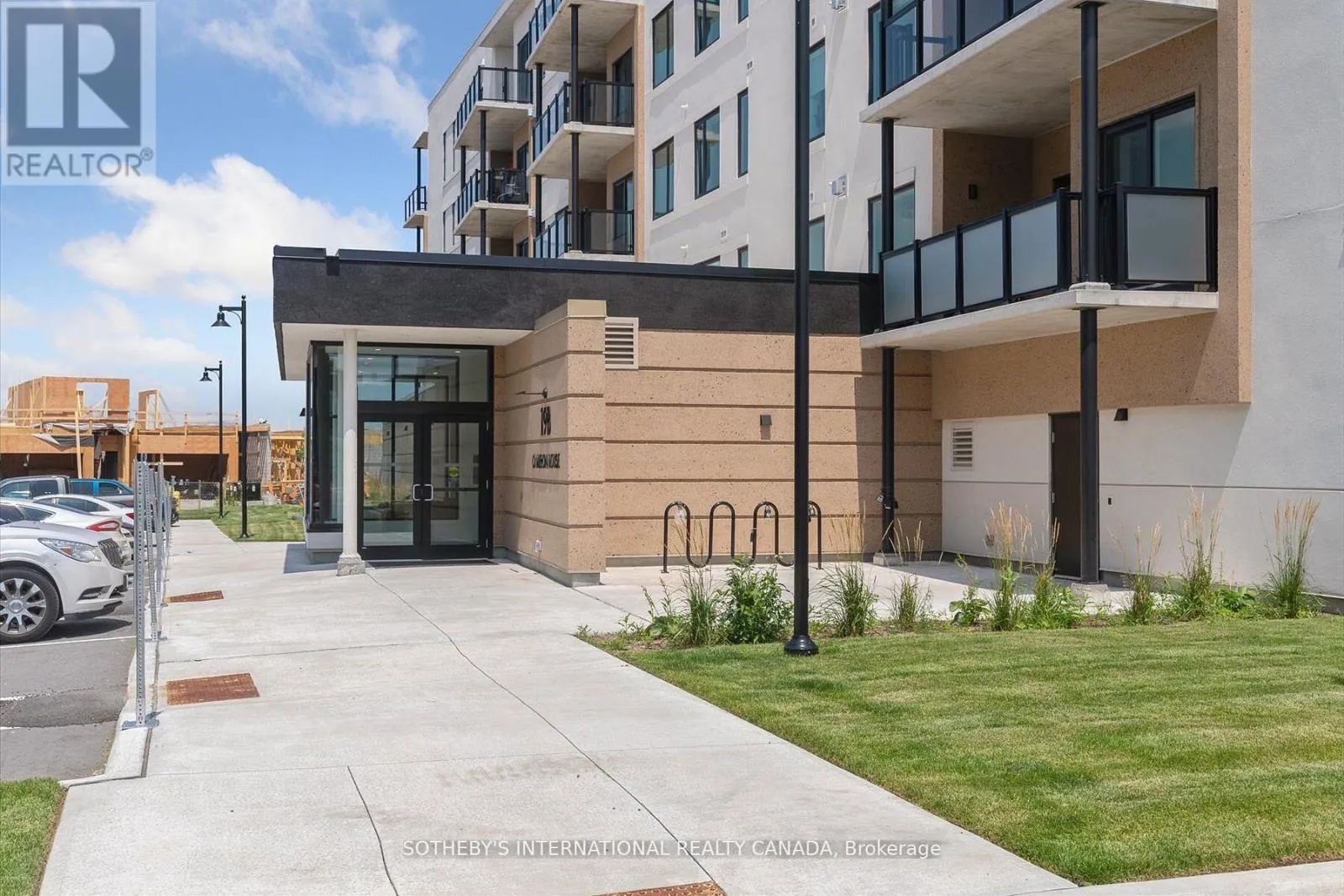 306 - 19B WEST STREET N