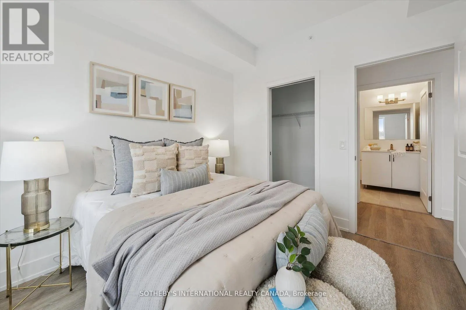 306 - 19B WEST STREET N