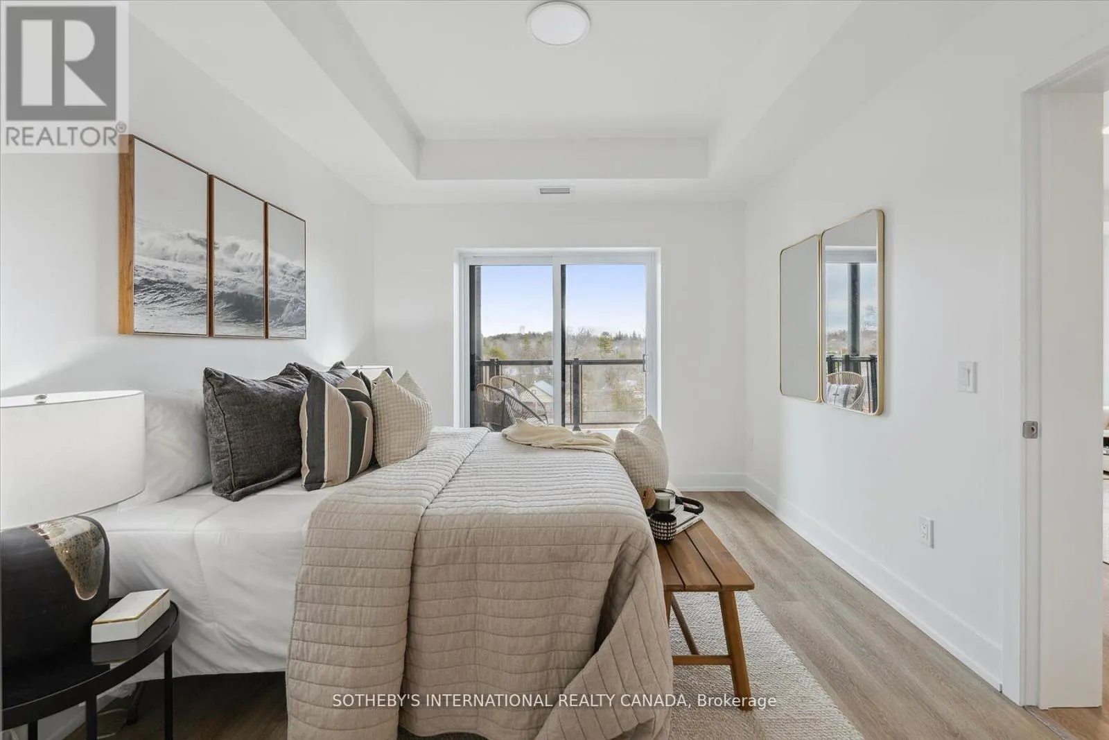 306 - 19B WEST STREET N