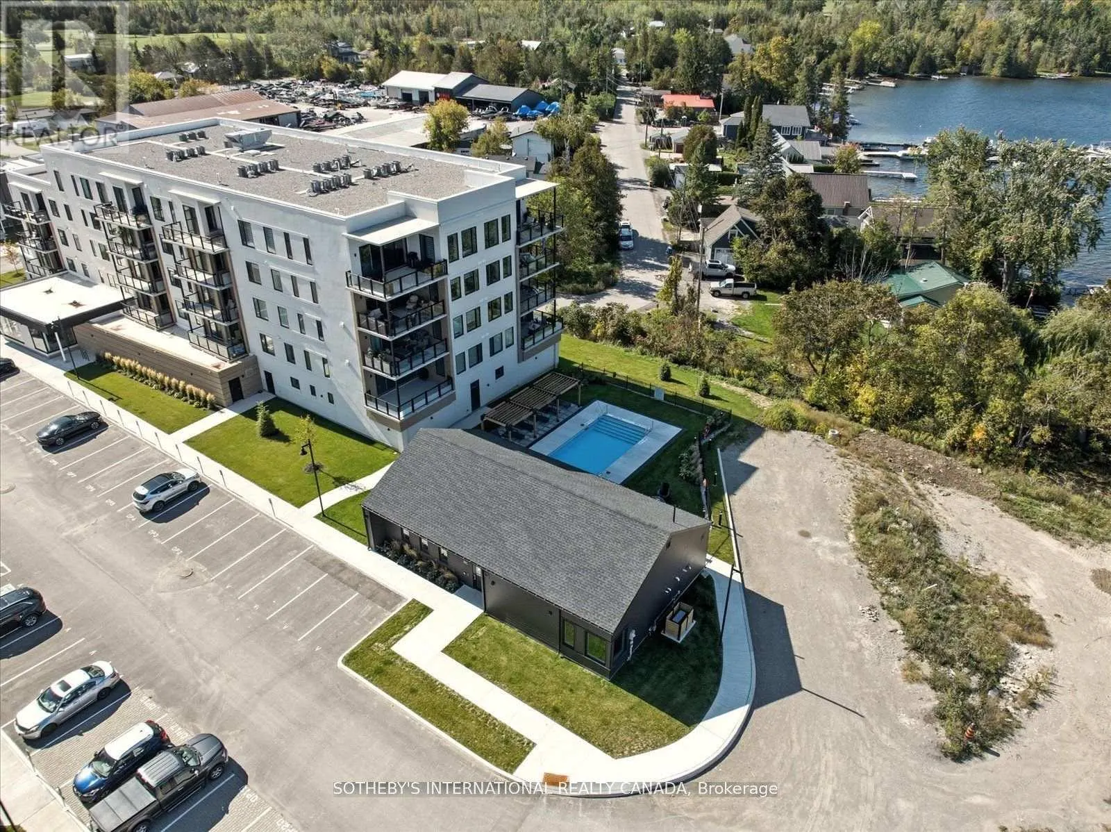 306 - 19B WEST STREET N