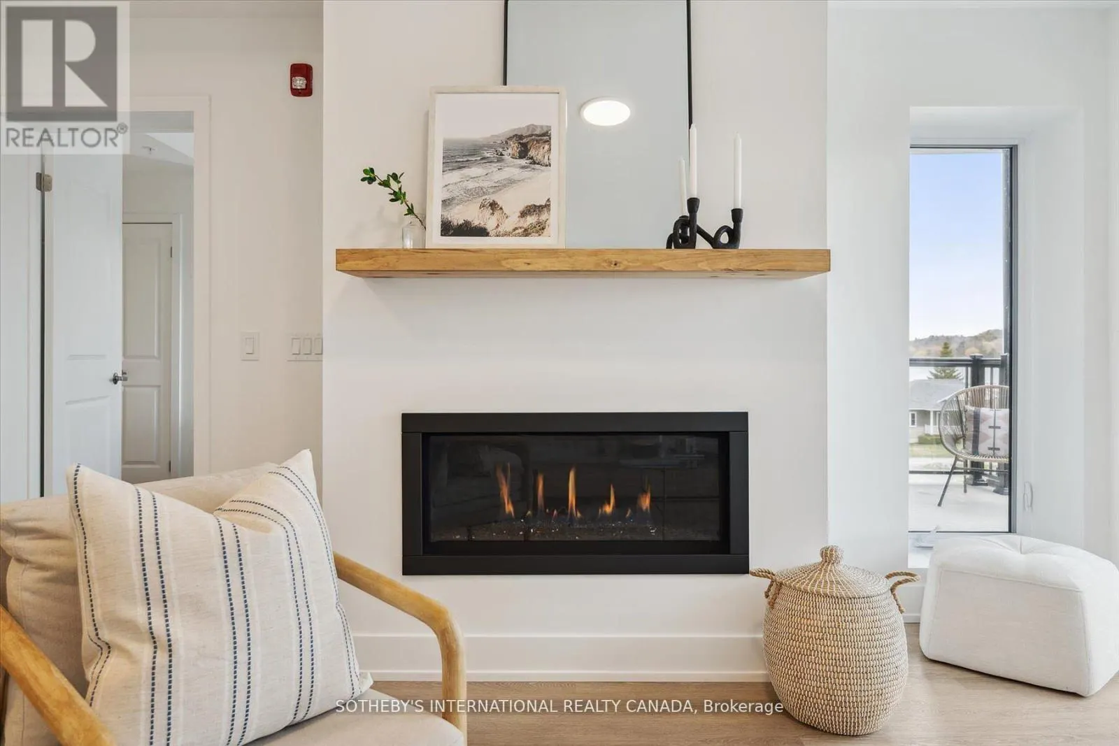 306 - 19B WEST STREET N