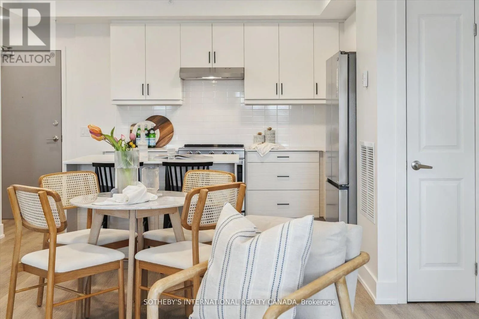 306 - 19B WEST STREET N