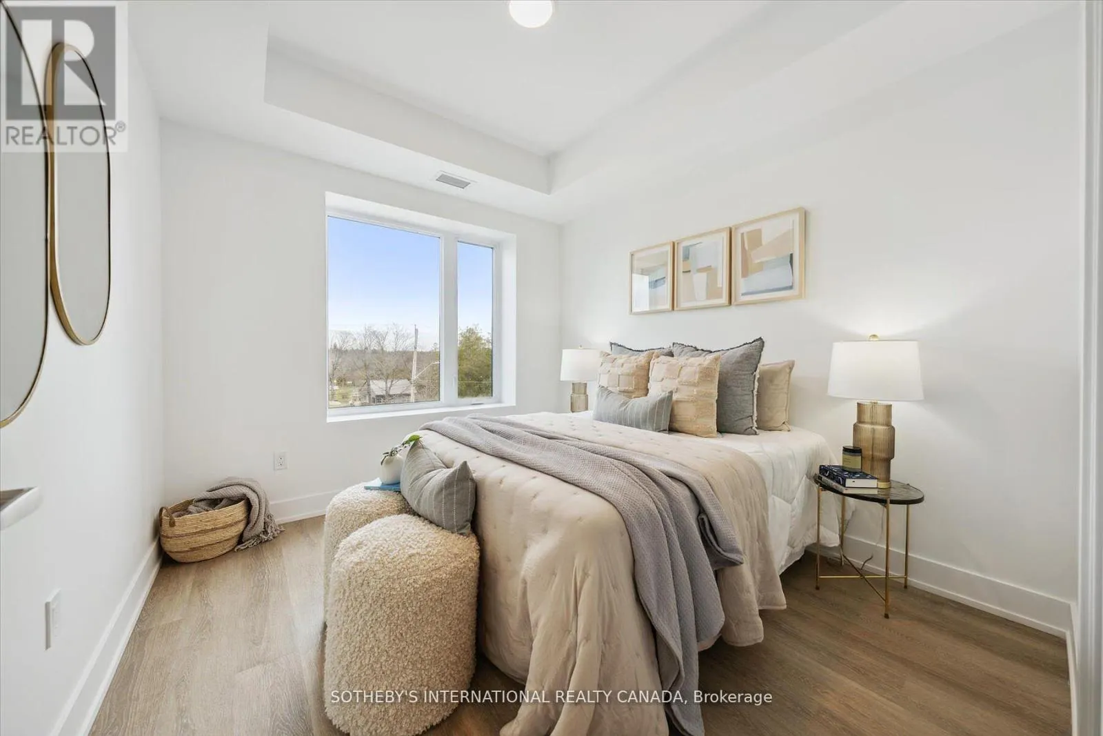 306 - 19B WEST STREET N