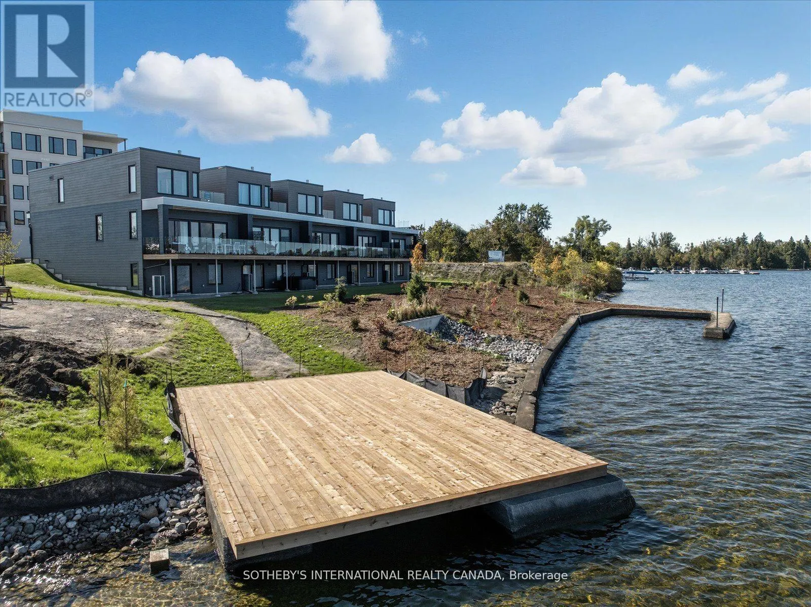 306 - 19B WEST STREET N