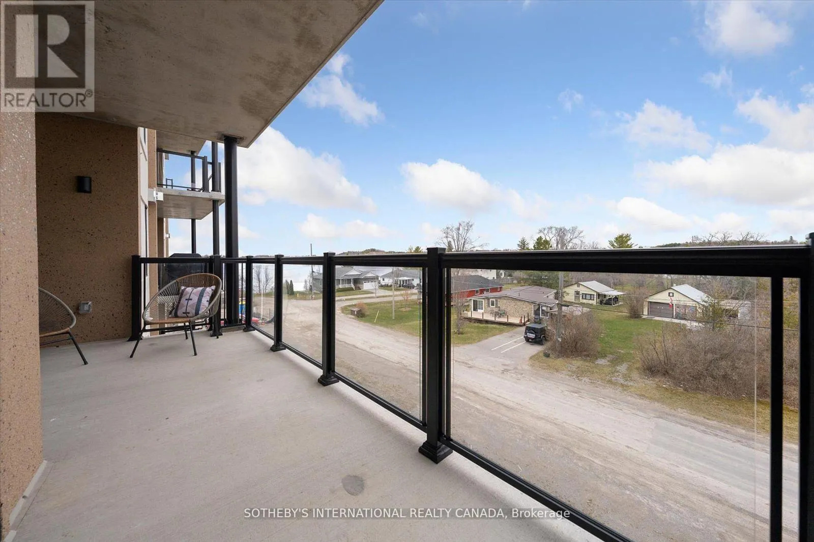 306 - 19B WEST STREET N