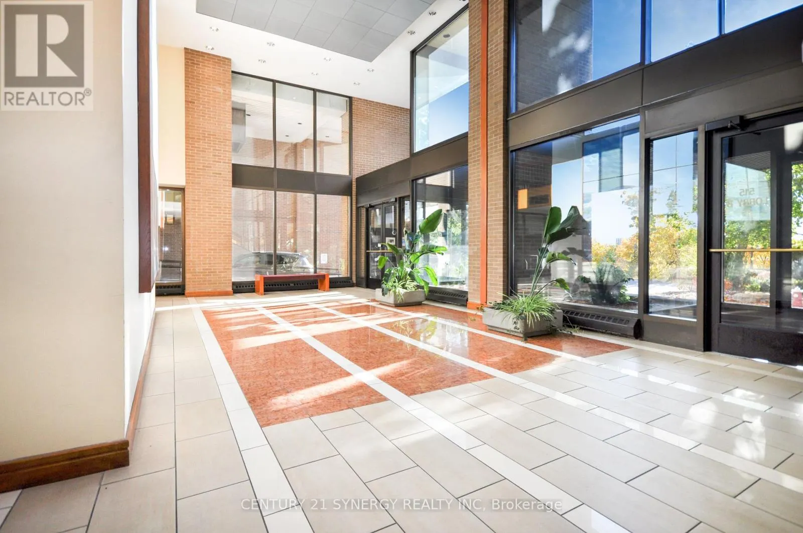 631 - 515 ST LAURENT BOULEVARD