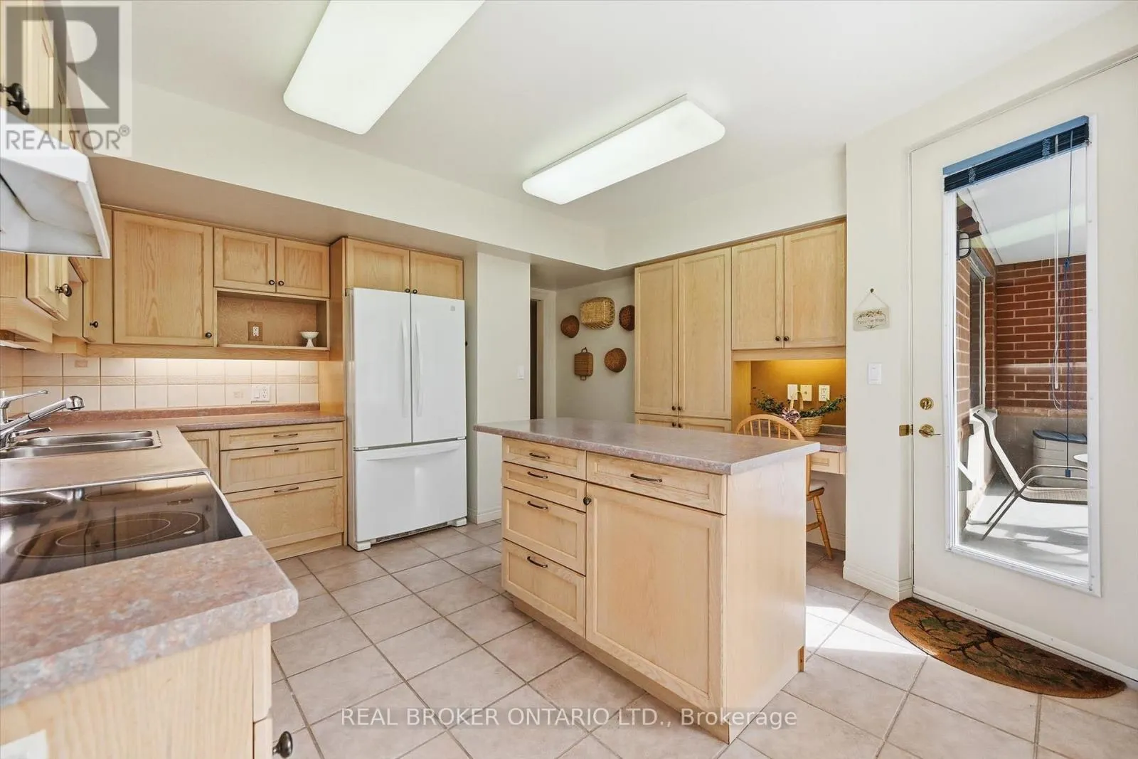 207 - 77 GOVERNORS ROAD