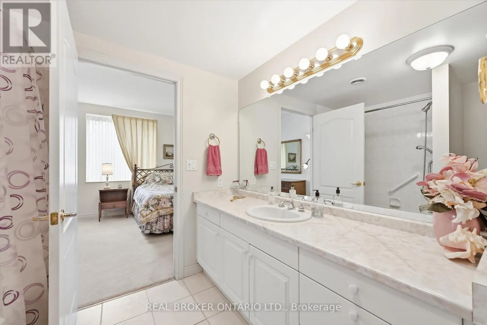 207 - 77 GOVERNORS ROAD