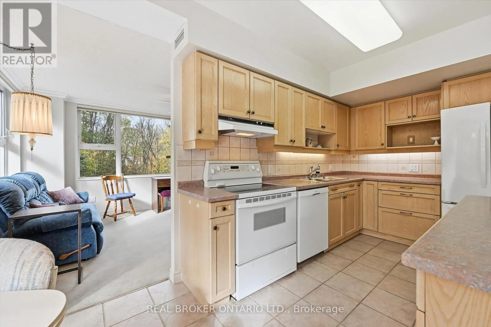 207 - 77 GOVERNORS ROAD