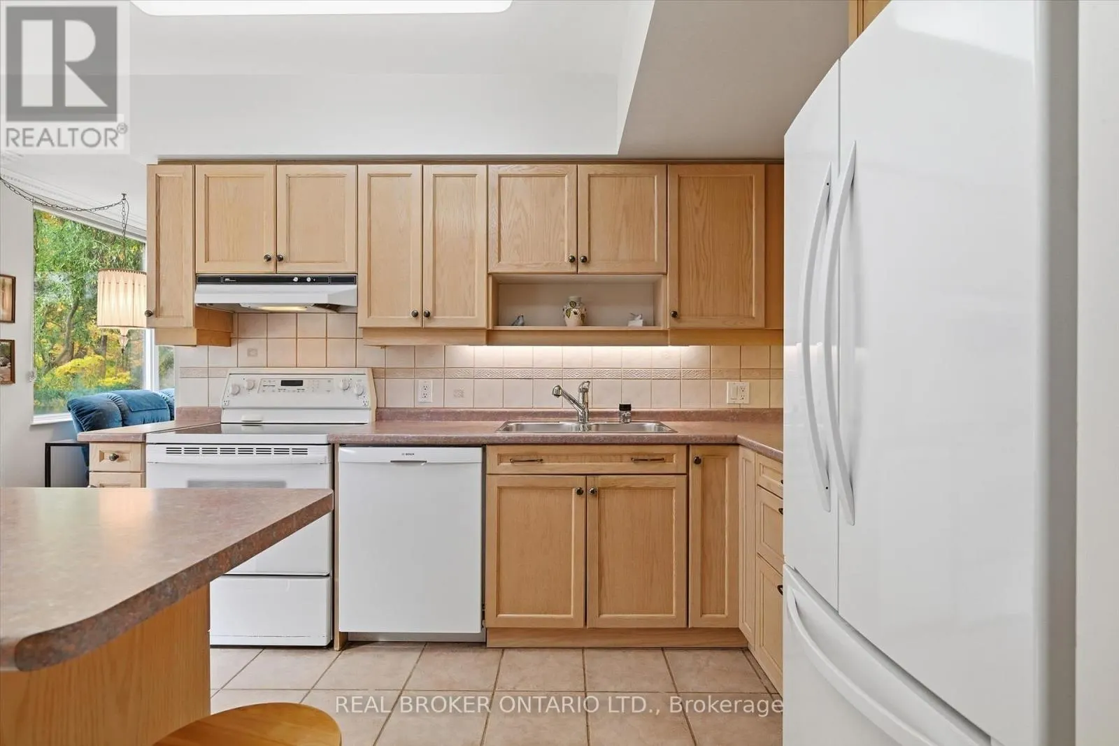 207 - 77 GOVERNORS ROAD