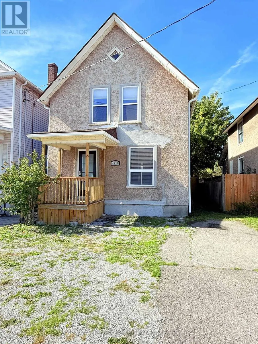 4577 VICTORIA AVENUE