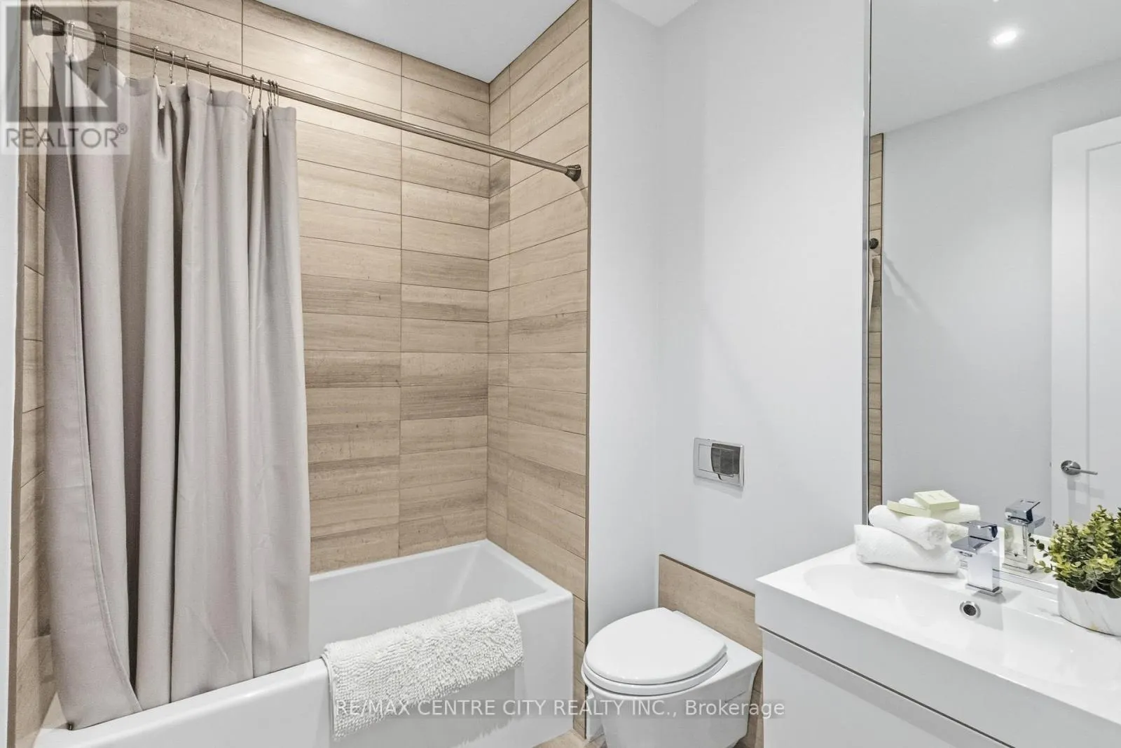 3 - 1452 BYRON BASELINE ROAD, #3