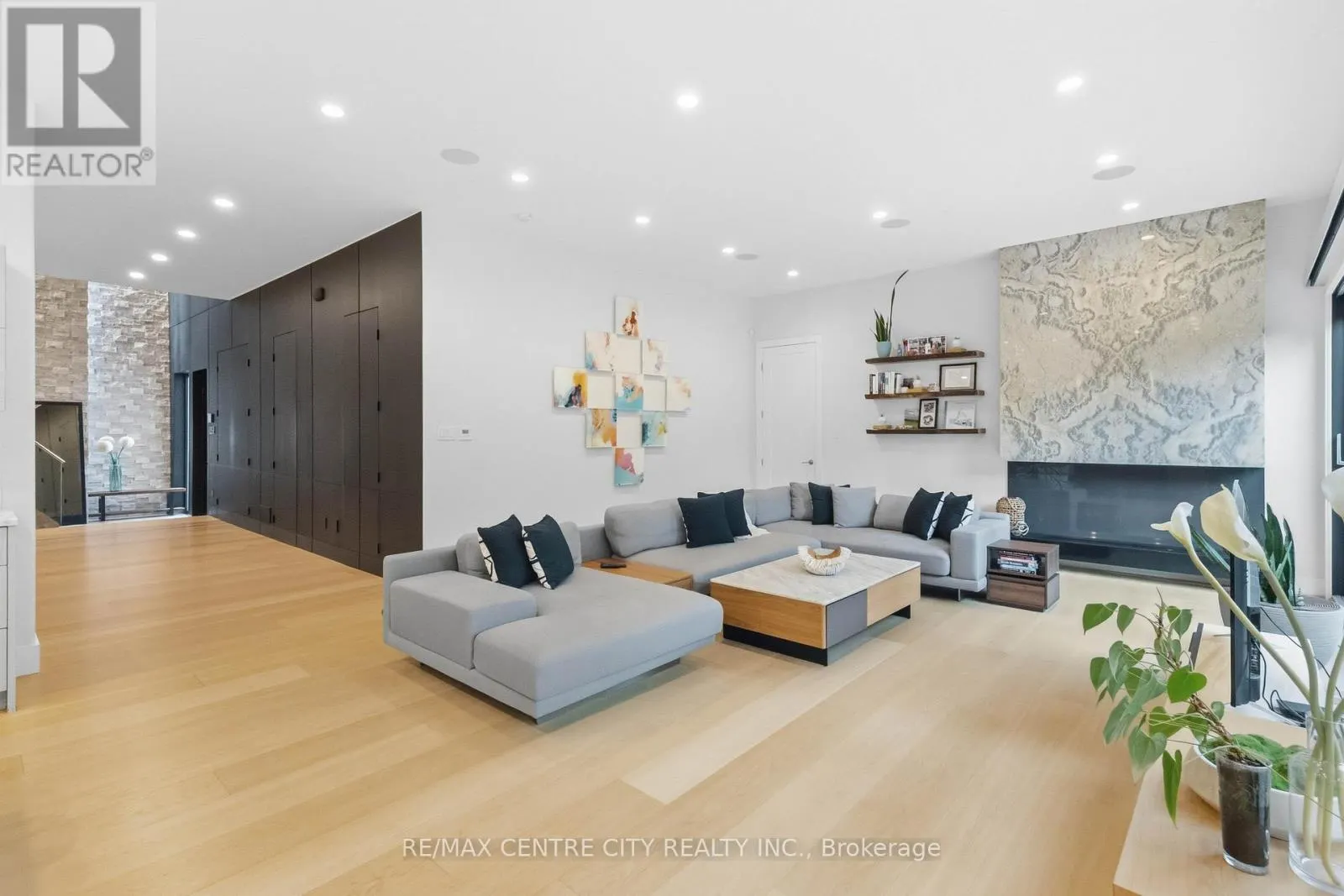 3 - 1452 BYRON BASELINE ROAD, #3