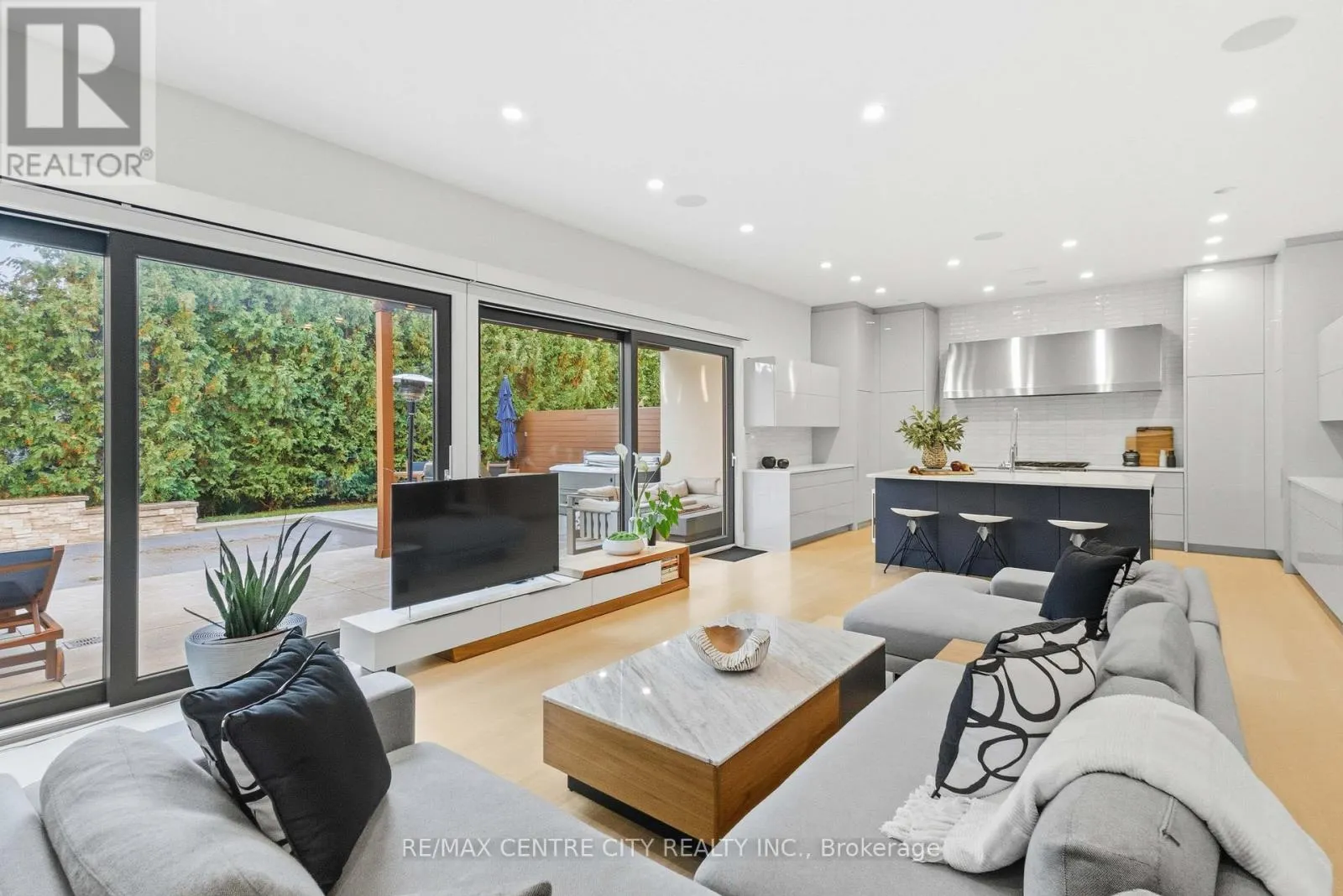 3 - 1452 BYRON BASELINE ROAD, #3