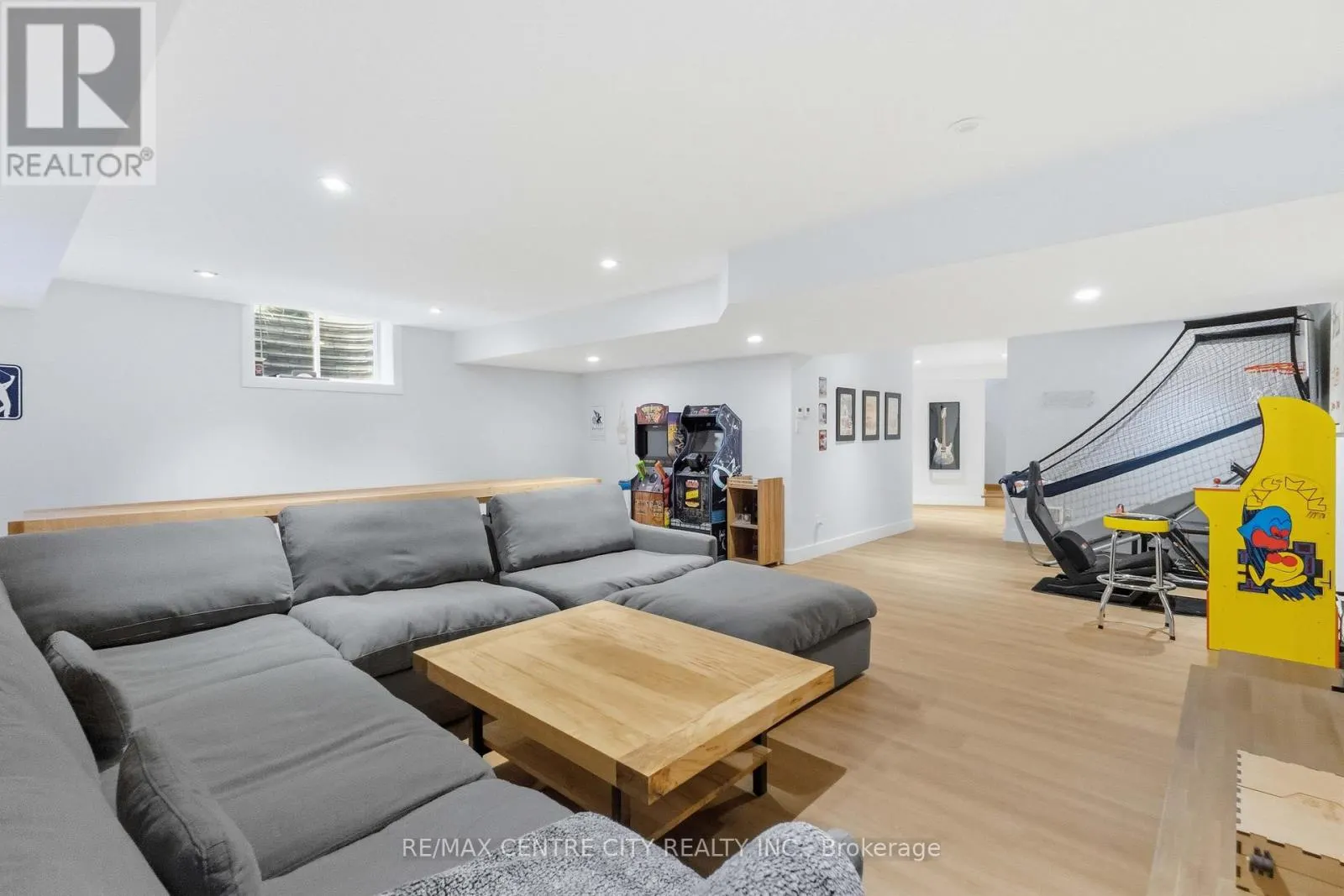 3 - 1452 BYRON BASELINE ROAD, #3