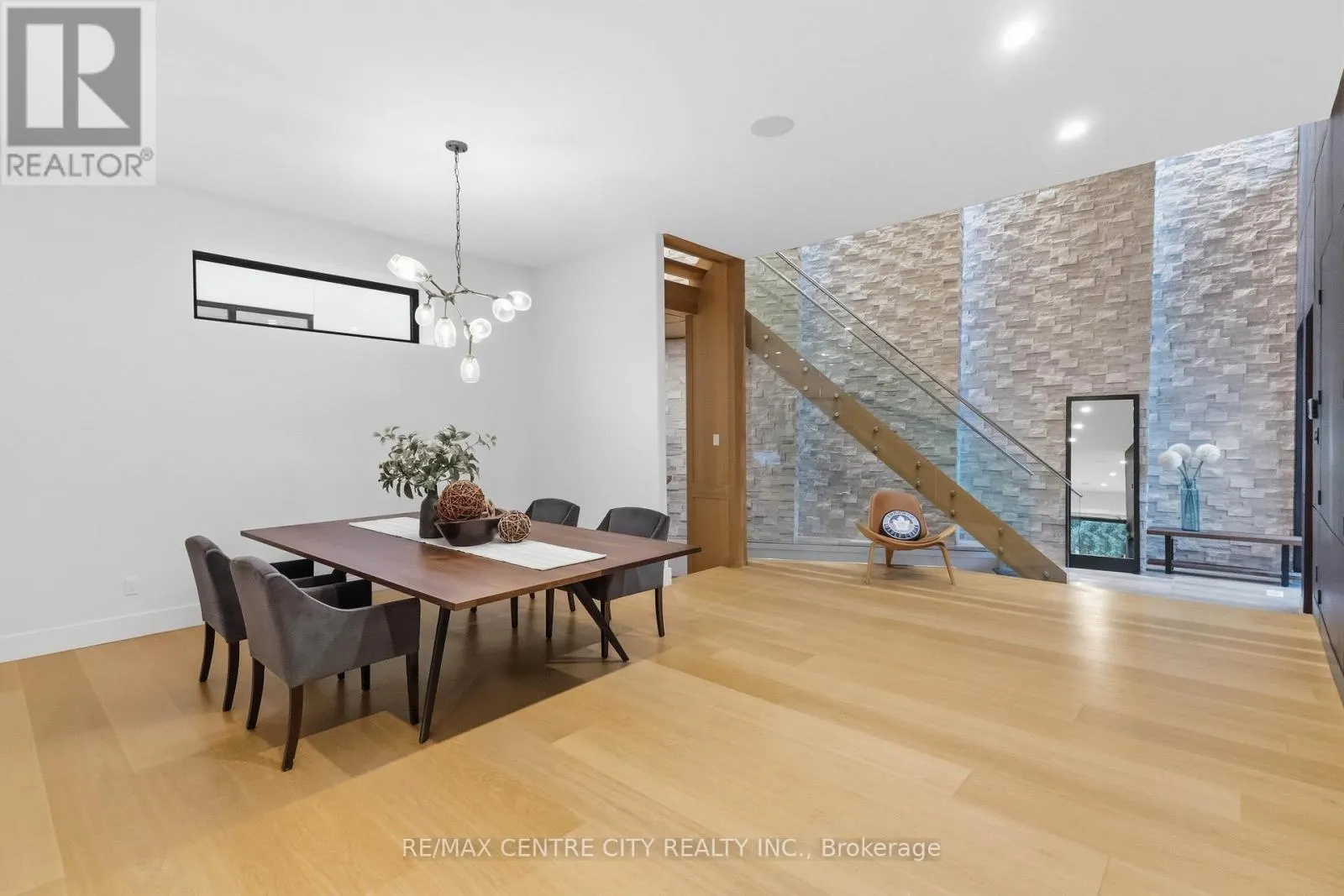 3 - 1452 BYRON BASELINE ROAD, #3