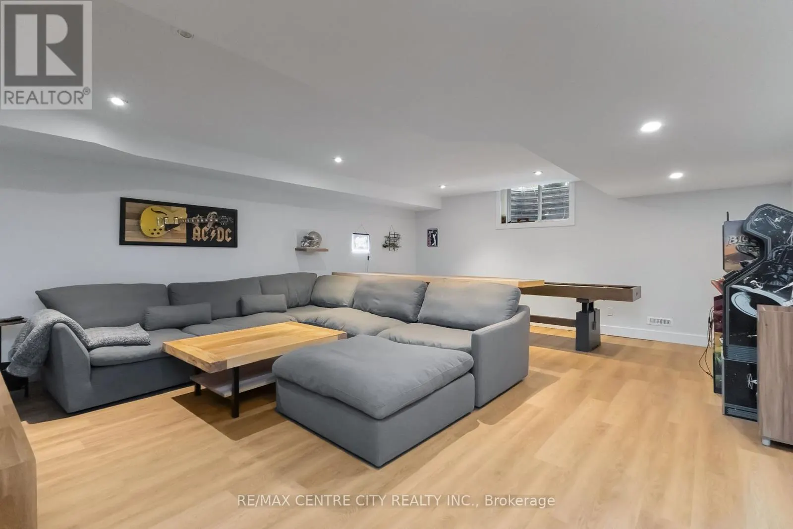 3 - 1452 BYRON BASELINE ROAD, #3