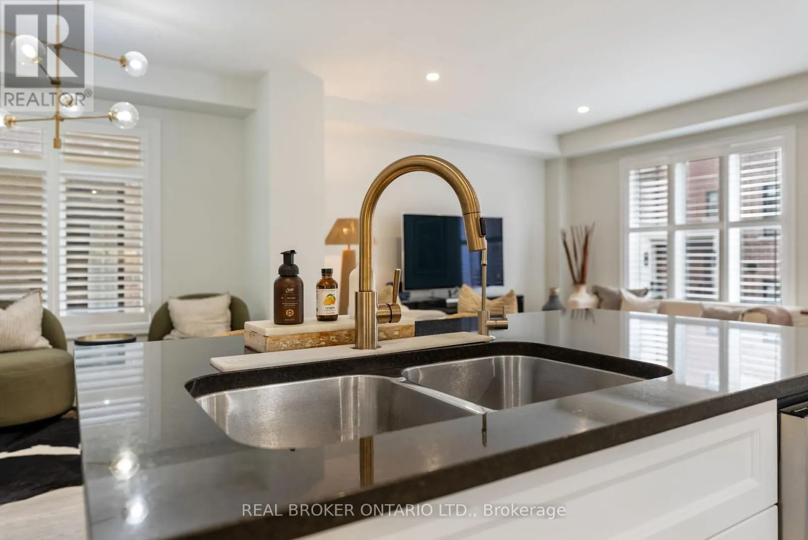 10 GRANITE RIDGE TRAIL