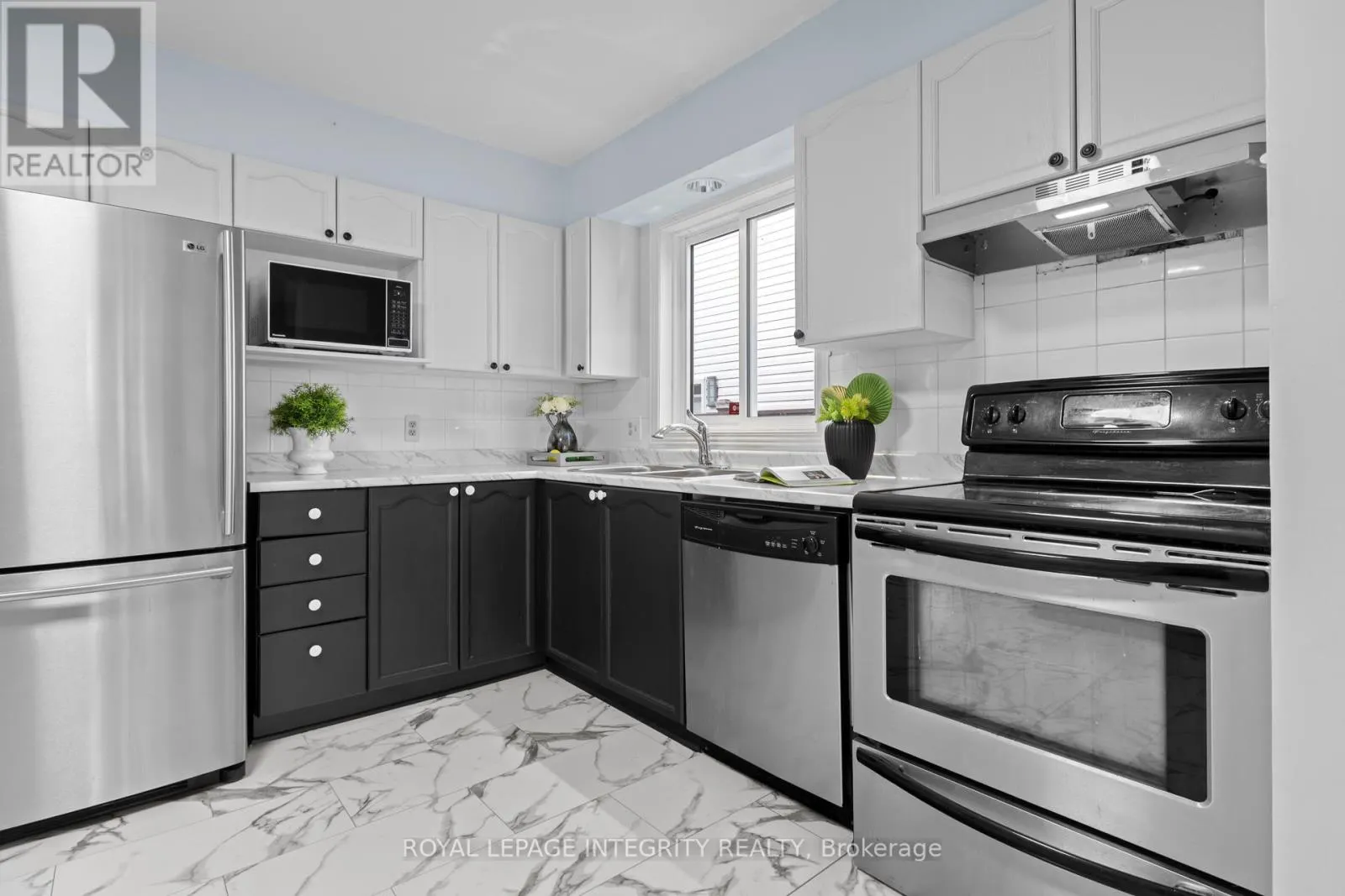 11 ROYAL FIELD CRESCENT