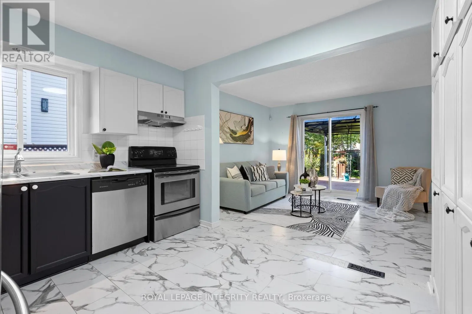 11 ROYAL FIELD CRESCENT