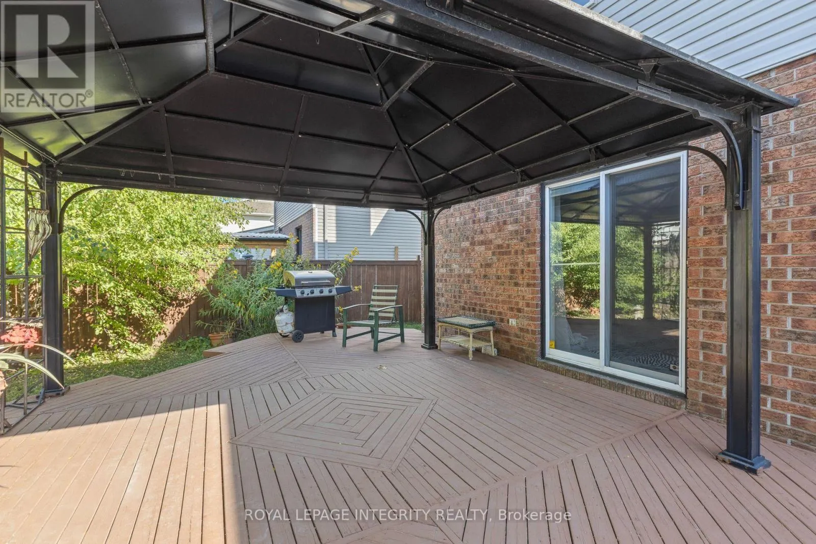 11 ROYAL FIELD CRESCENT