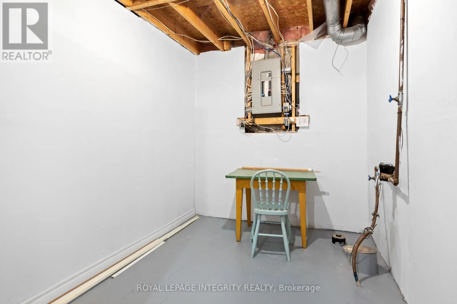 11 ROYAL FIELD CRESCENT