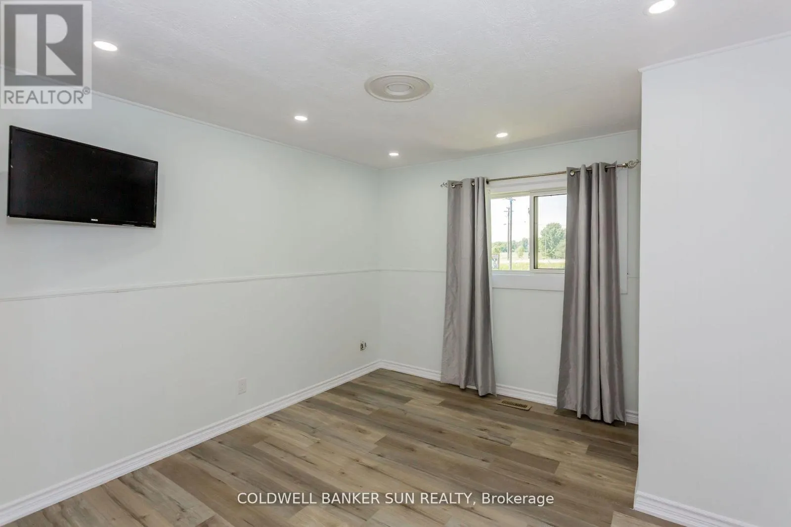 686078 OXFORD RD 2 ROAD