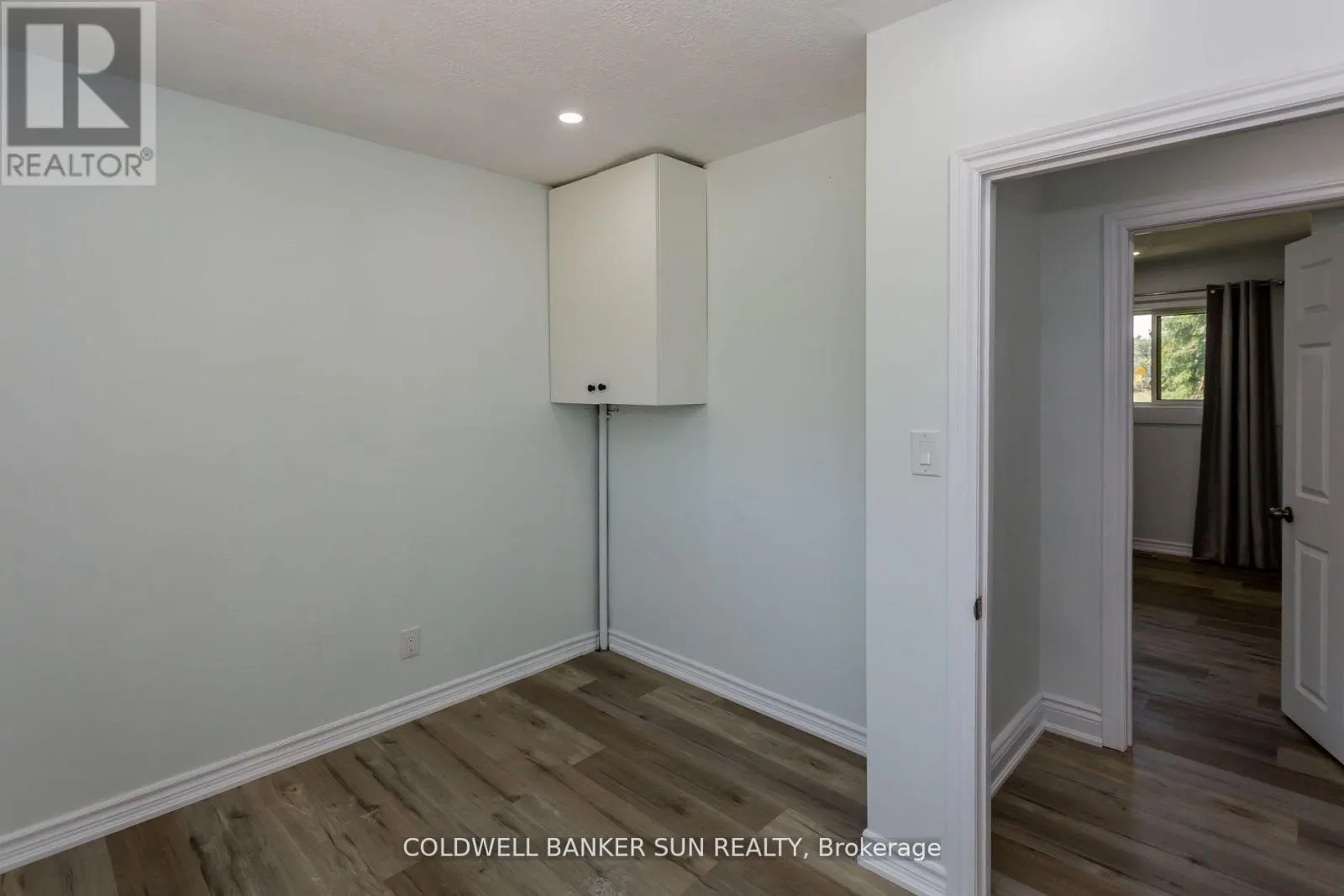 686078 OXFORD RD 2 ROAD