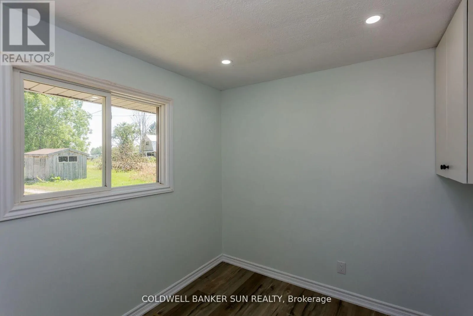 686078 OXFORD RD 2 ROAD