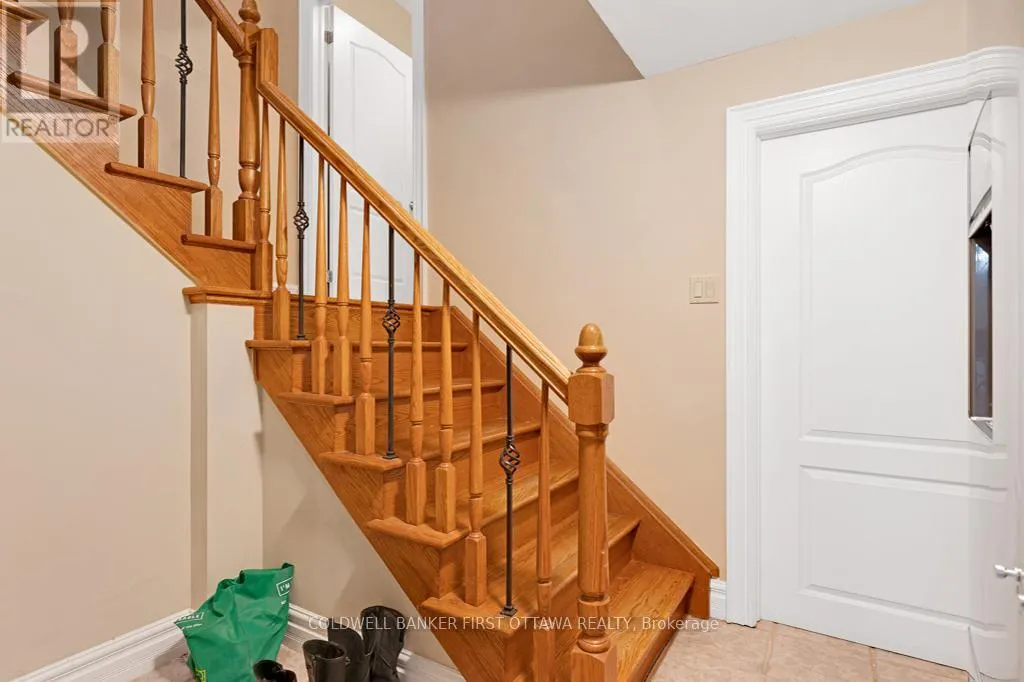 556 WEST POINT DRIVE