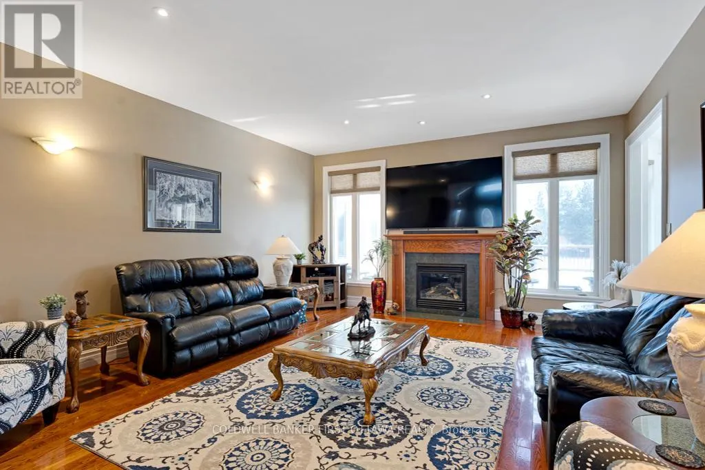 556 WEST POINT DRIVE