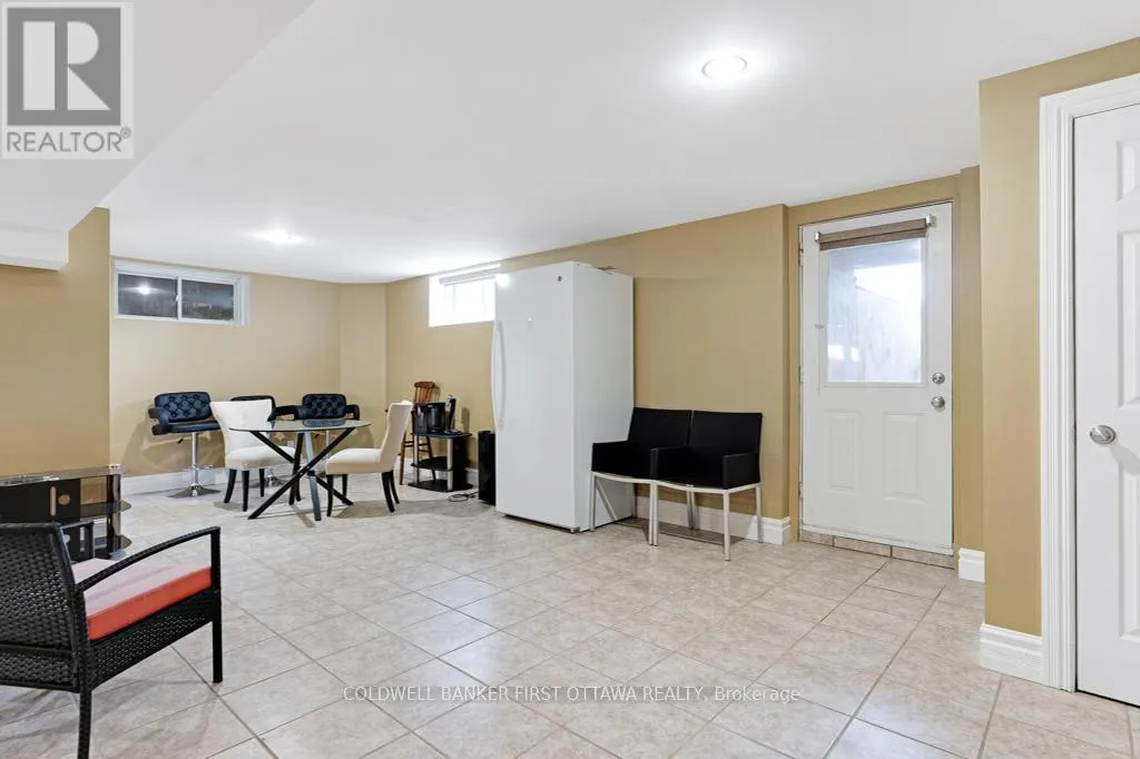 556 WEST POINT DRIVE