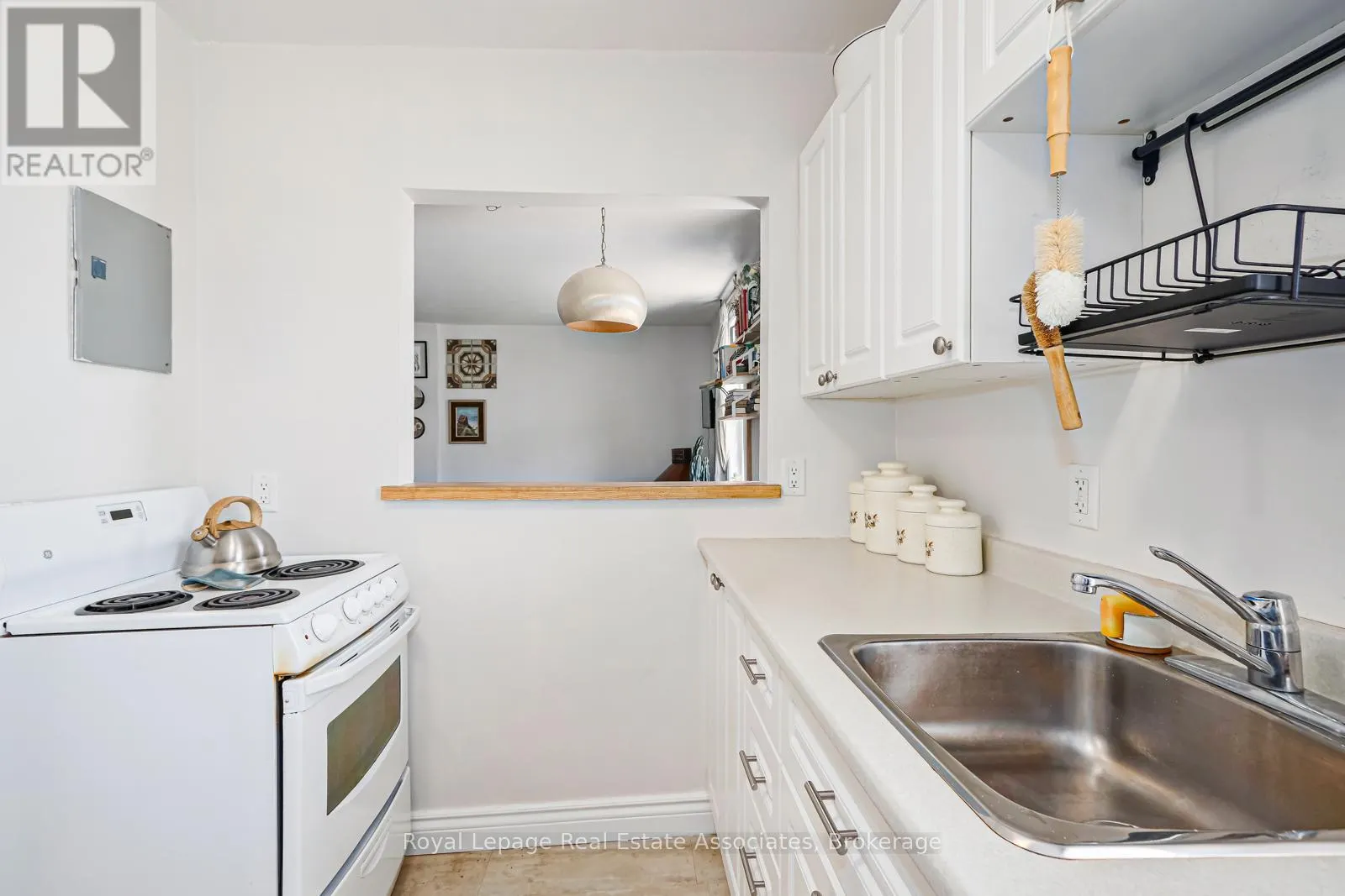 202 - 110 SYKES STREET N