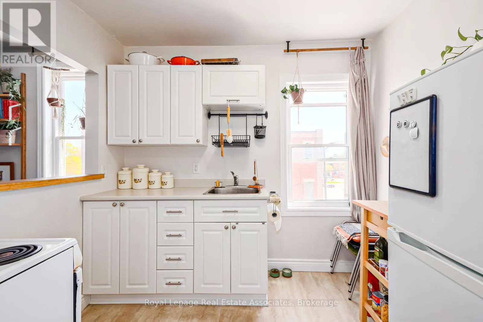 202 - 110 SYKES STREET N