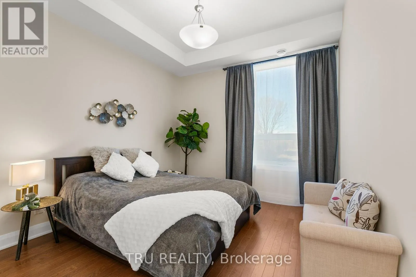 201 - 120 CORTILE PRIVATE S