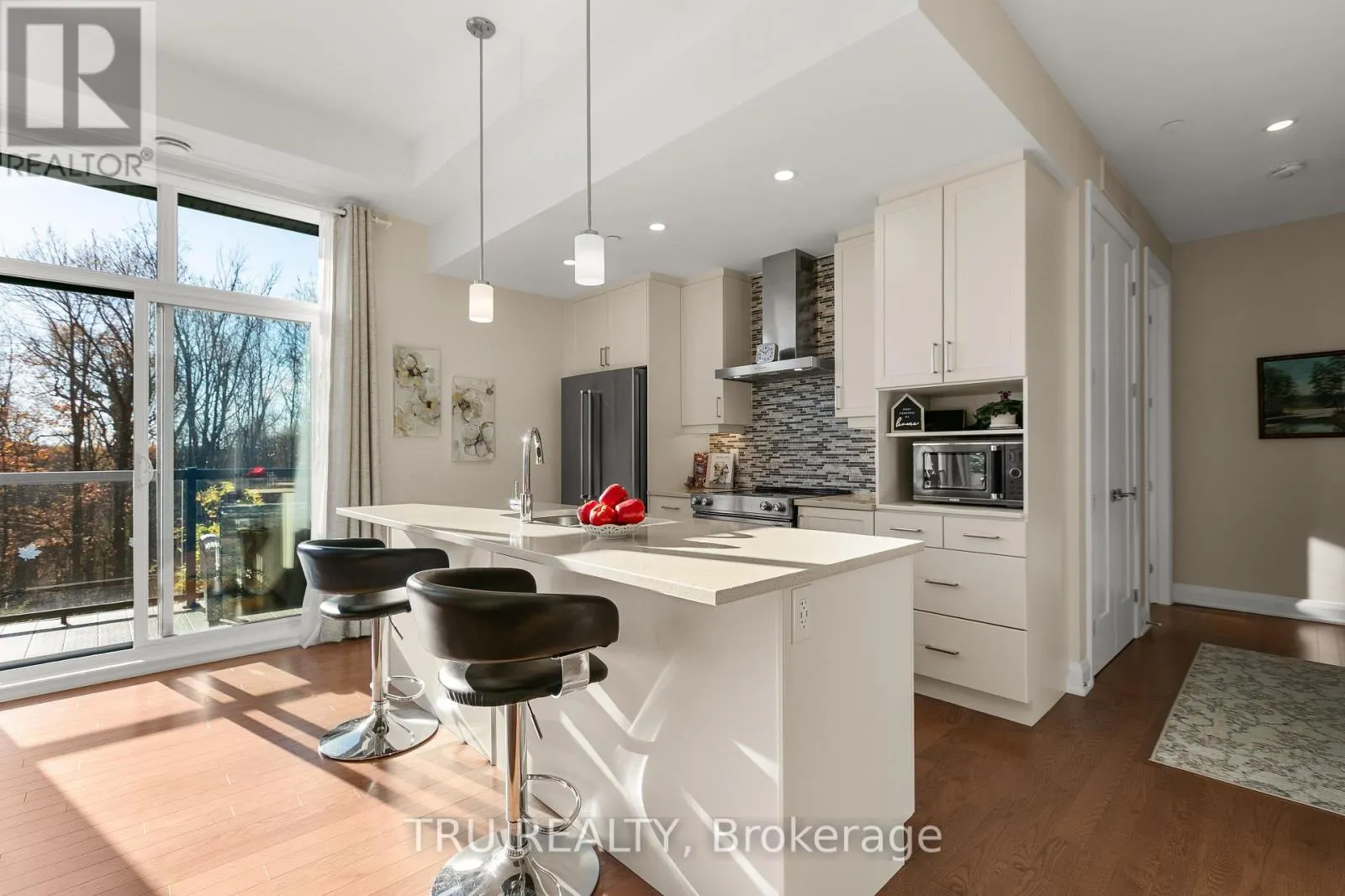 201 - 120 CORTILE PRIVATE S