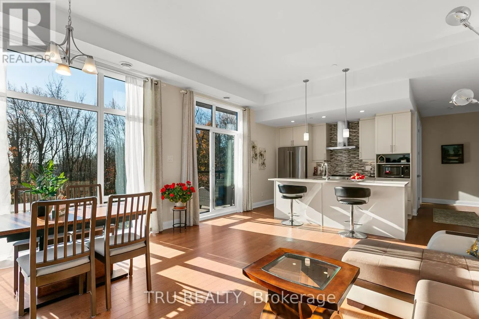 201 - 120 CORTILE PRIVATE S