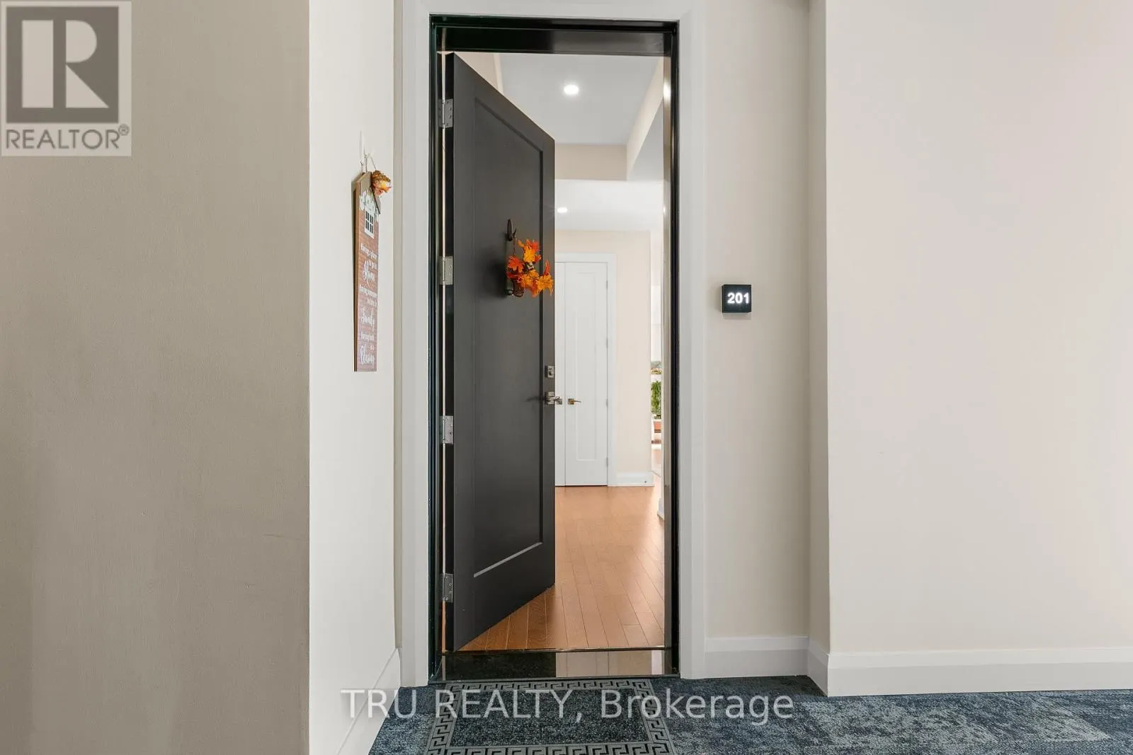 201 - 120 CORTILE PRIVATE S