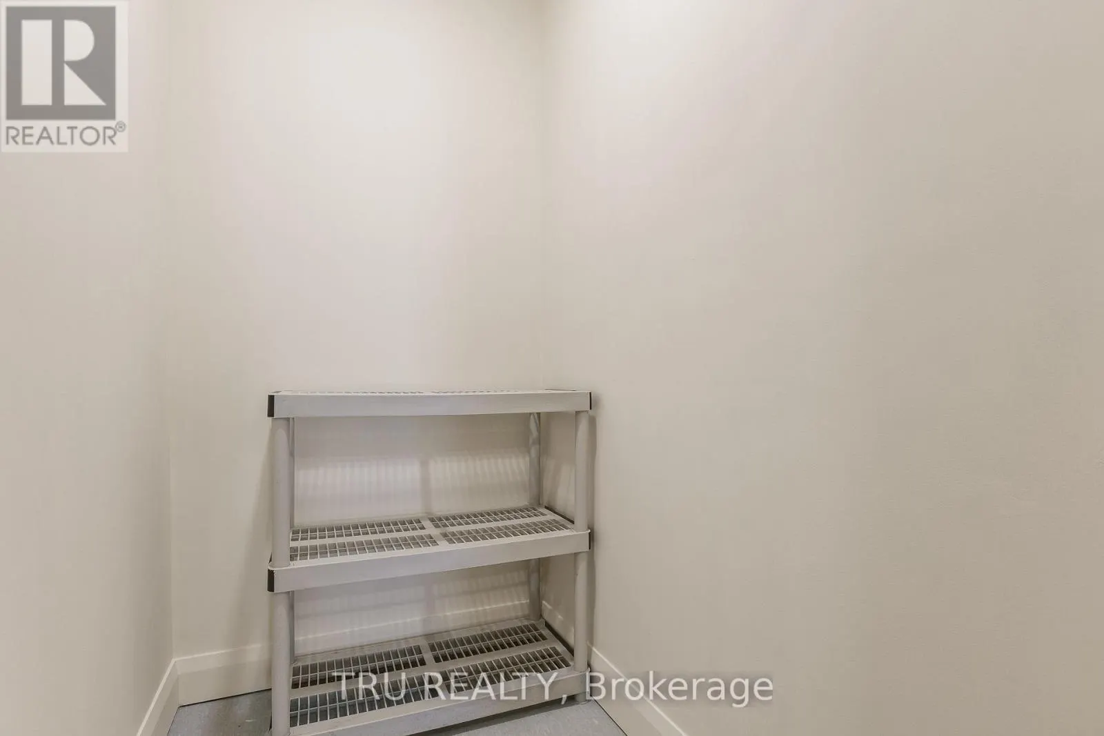 201 - 120 CORTILE PRIVATE S