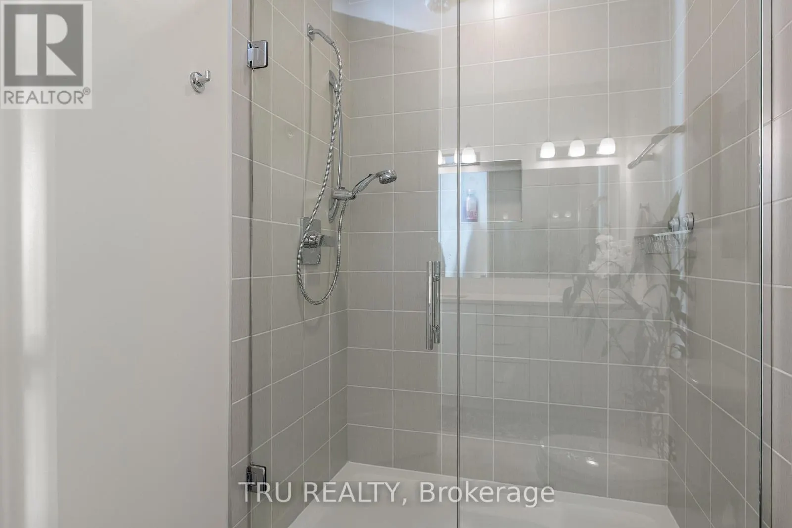 201 - 120 CORTILE PRIVATE S