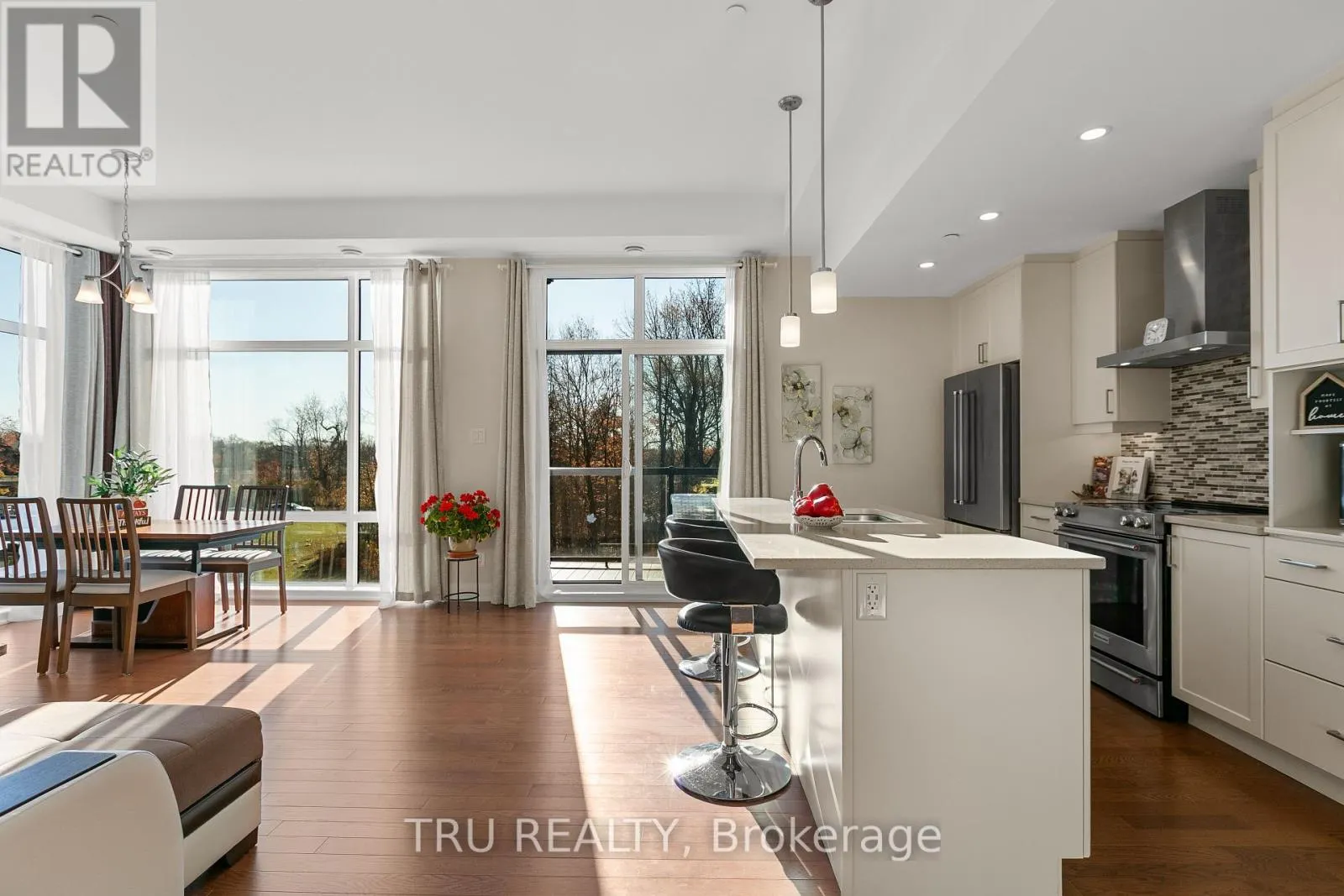 201 - 120 CORTILE PRIVATE S