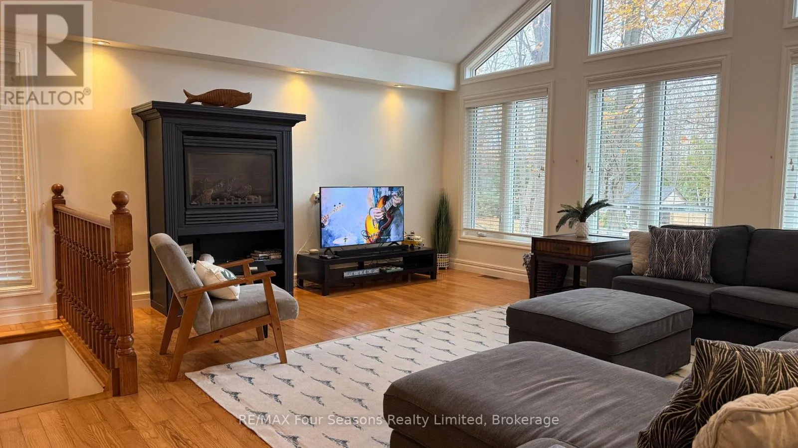 37 SILVER LAKE CRESCENT