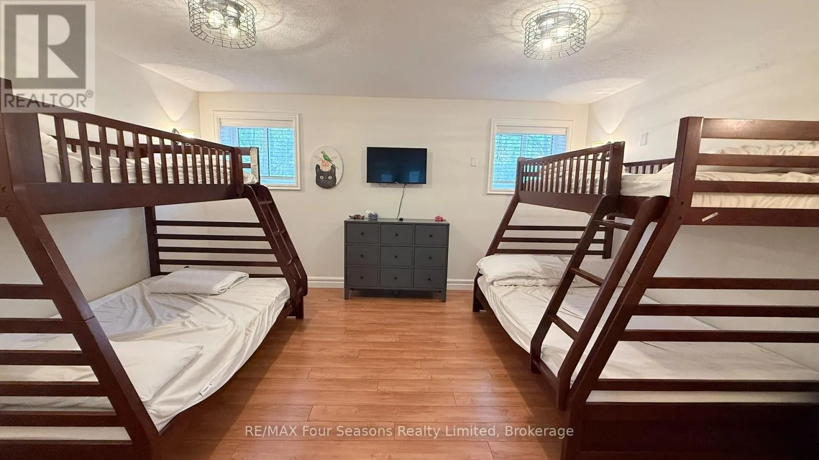 37 SILVER LAKE CRESCENT