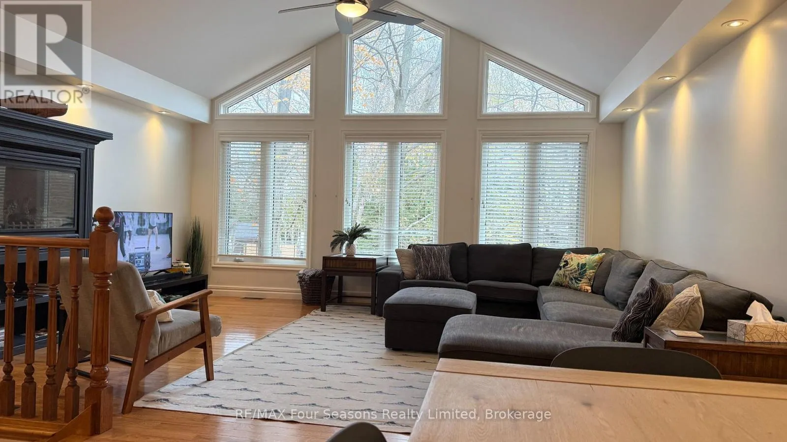 37 SILVER LAKE CRESCENT