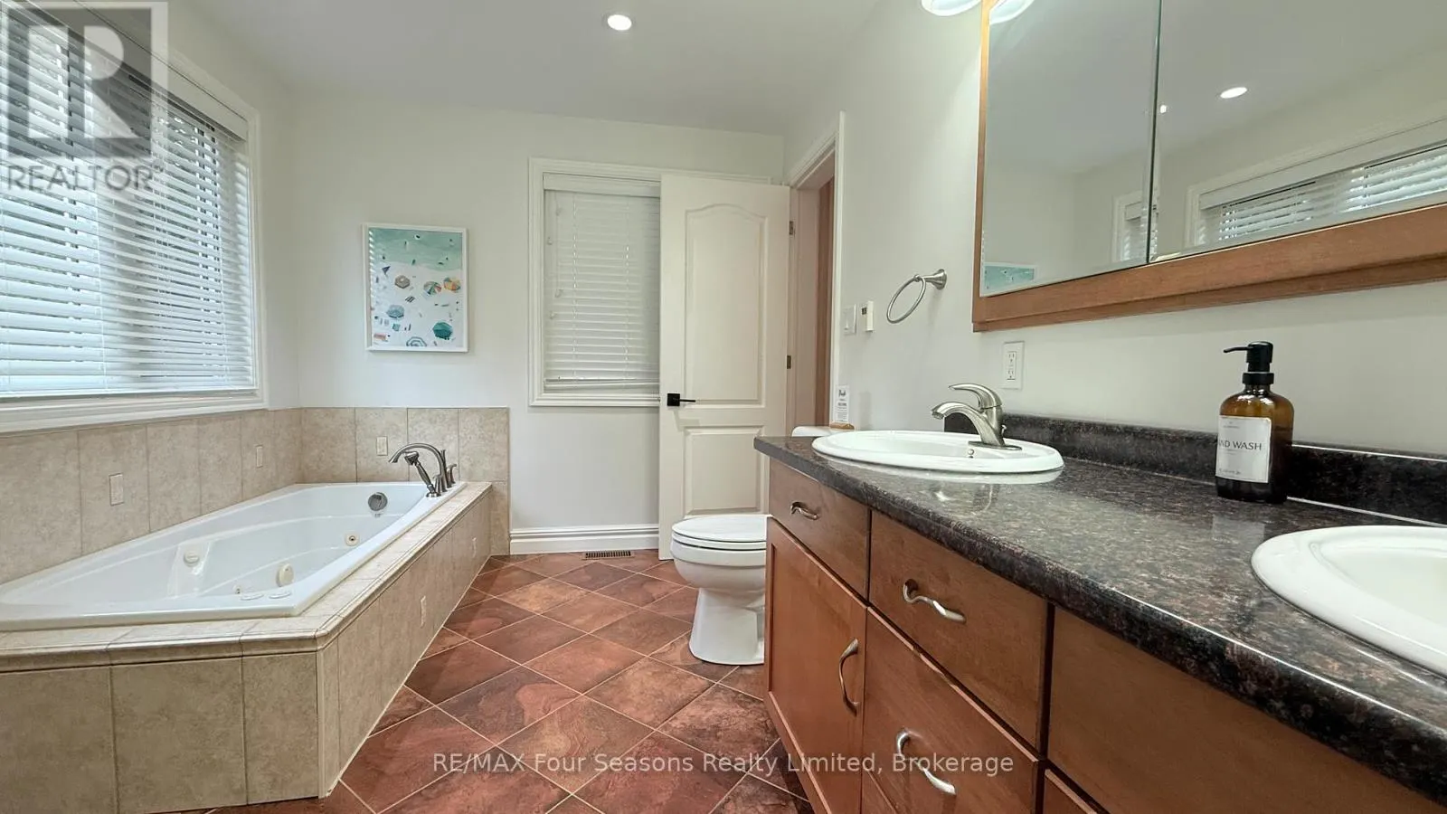 37 SILVER LAKE CRESCENT